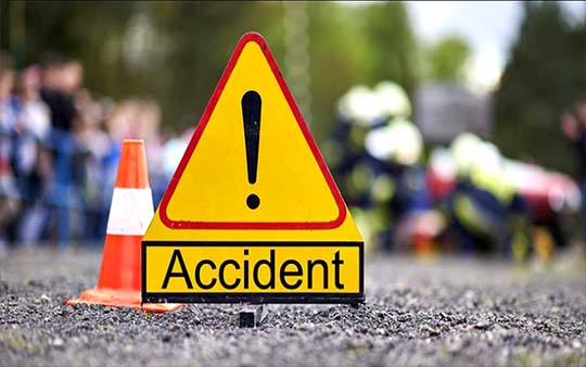 মোংলায় ট্রাক-এ্যাম্বুলেন্সের মুখোমুখি সংঘর্ষ, নিহত ১